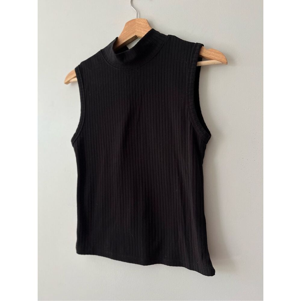 Black sleveless top